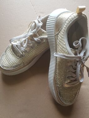 Women’s Gold Glitter Platform Sneakers - Lace-Up Fashion Trainers
